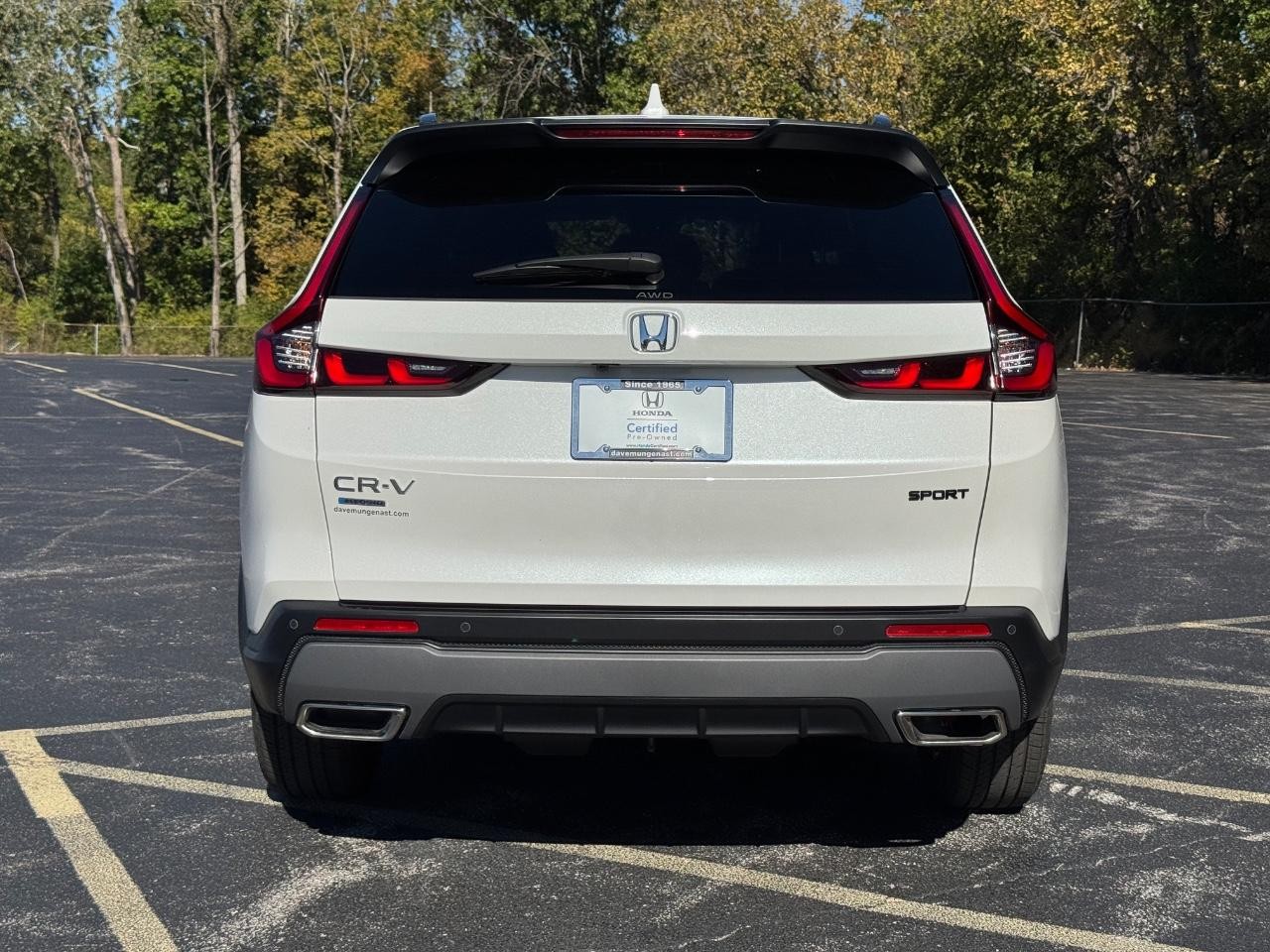 Honda CR-V Hybrid Vehicle Full-screen Gallery Image 05