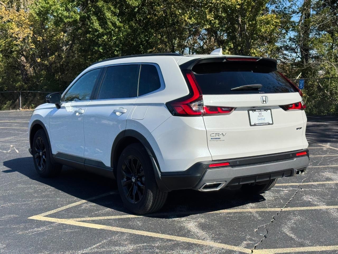 Honda CR-V Hybrid Vehicle Full-screen Gallery Image 06