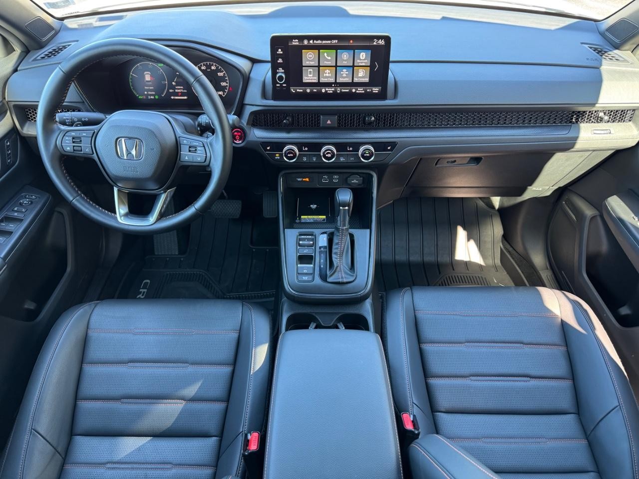 Honda CR-V Hybrid Vehicle Full-screen Gallery Image 11