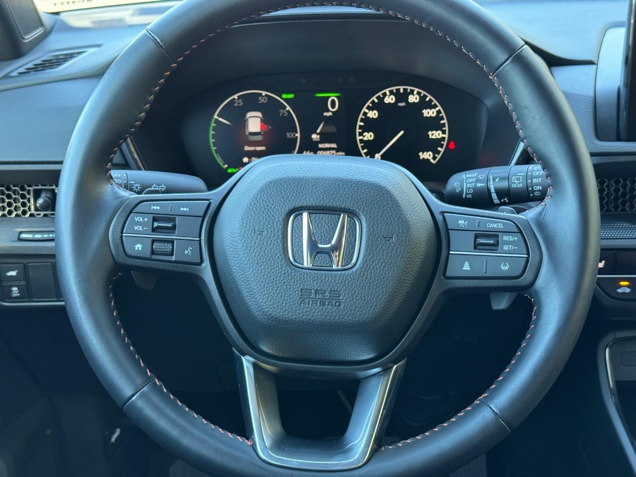 Honda CR-V Hybrid Vehicle Full-screen Gallery Image 12