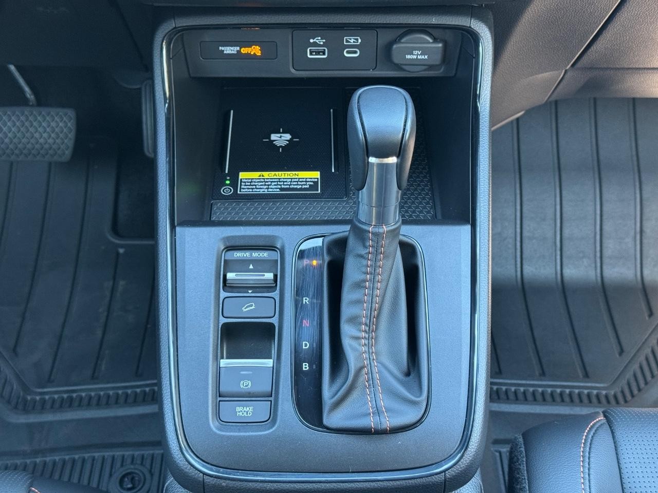 Honda CR-V Hybrid Vehicle Full-screen Gallery Image 15