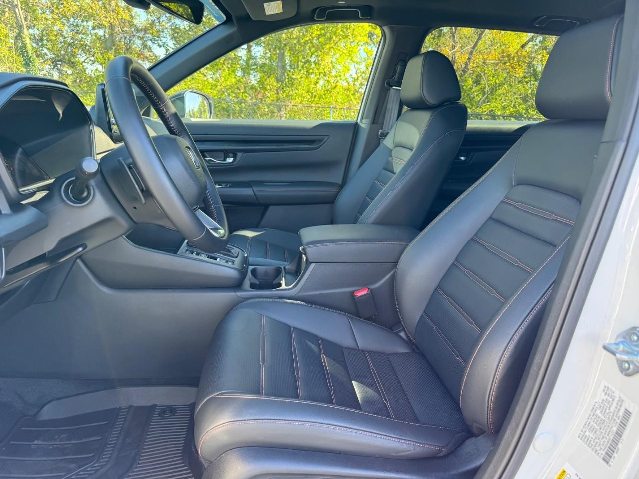 Honda CR-V Hybrid Vehicle Full-screen Gallery Image 18