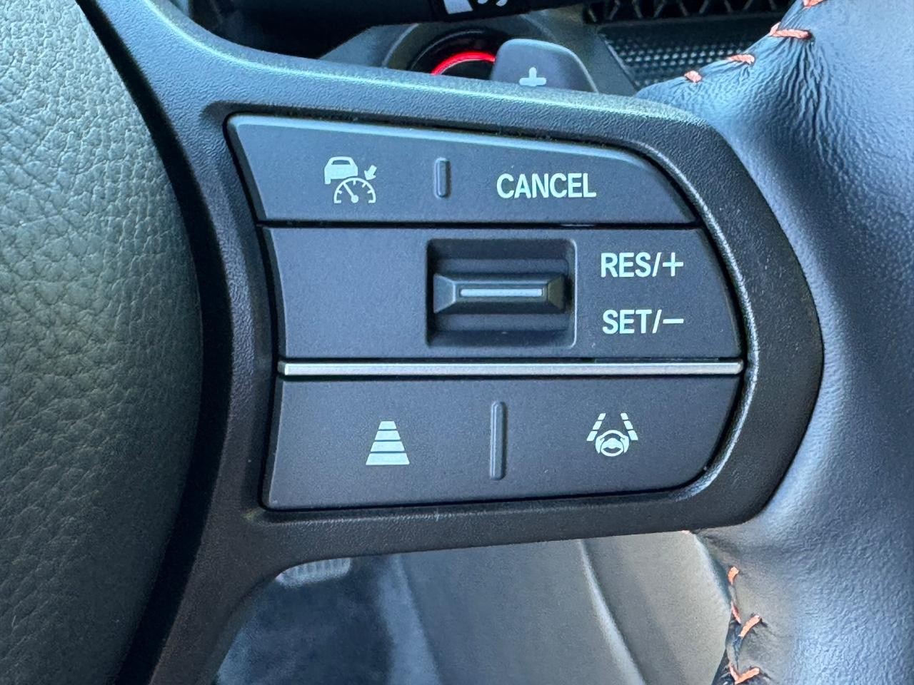 Honda CR-V Hybrid Vehicle Full-screen Gallery Image 22