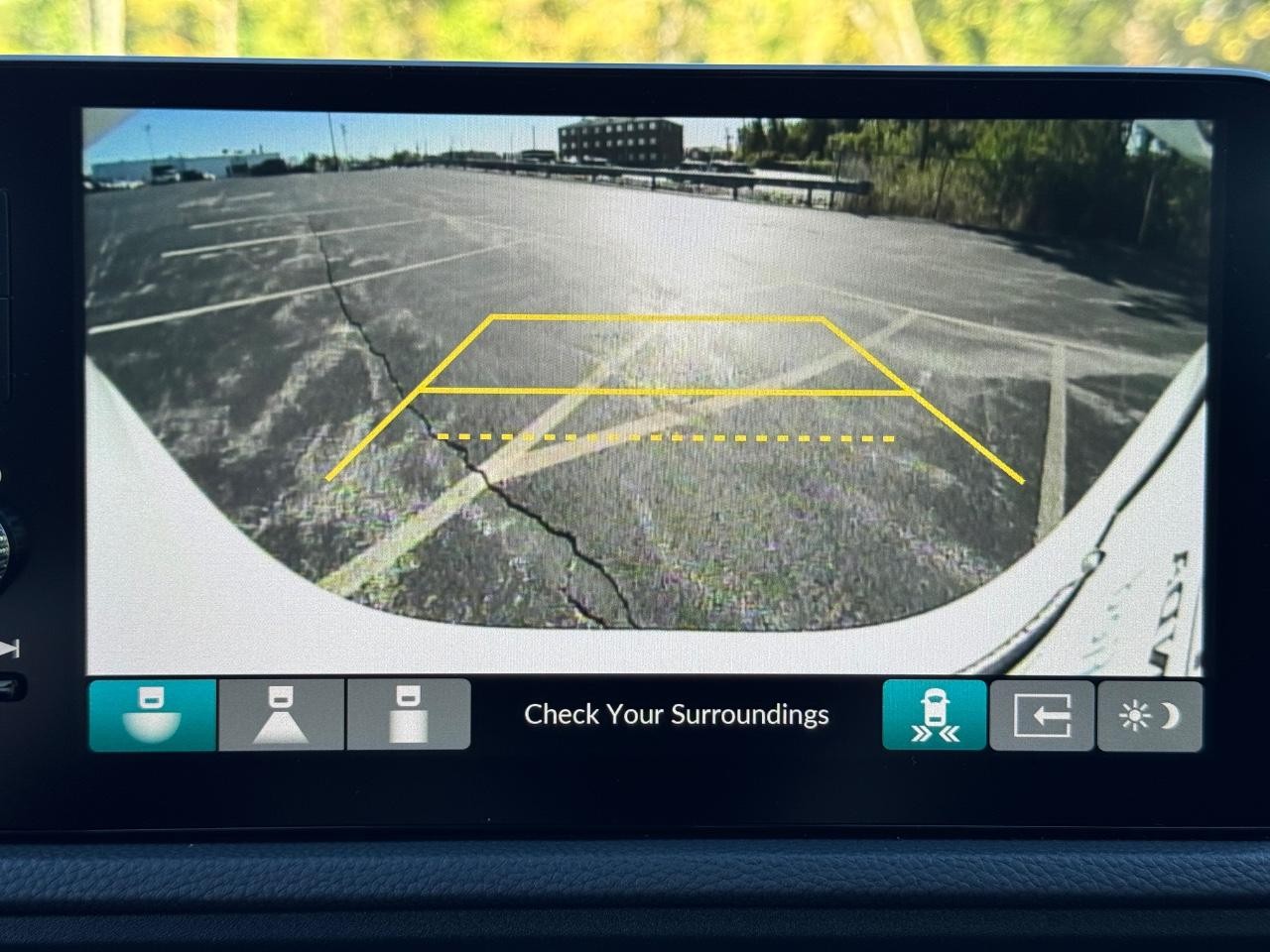 Honda CR-V Hybrid Vehicle Full-screen Gallery Image 24