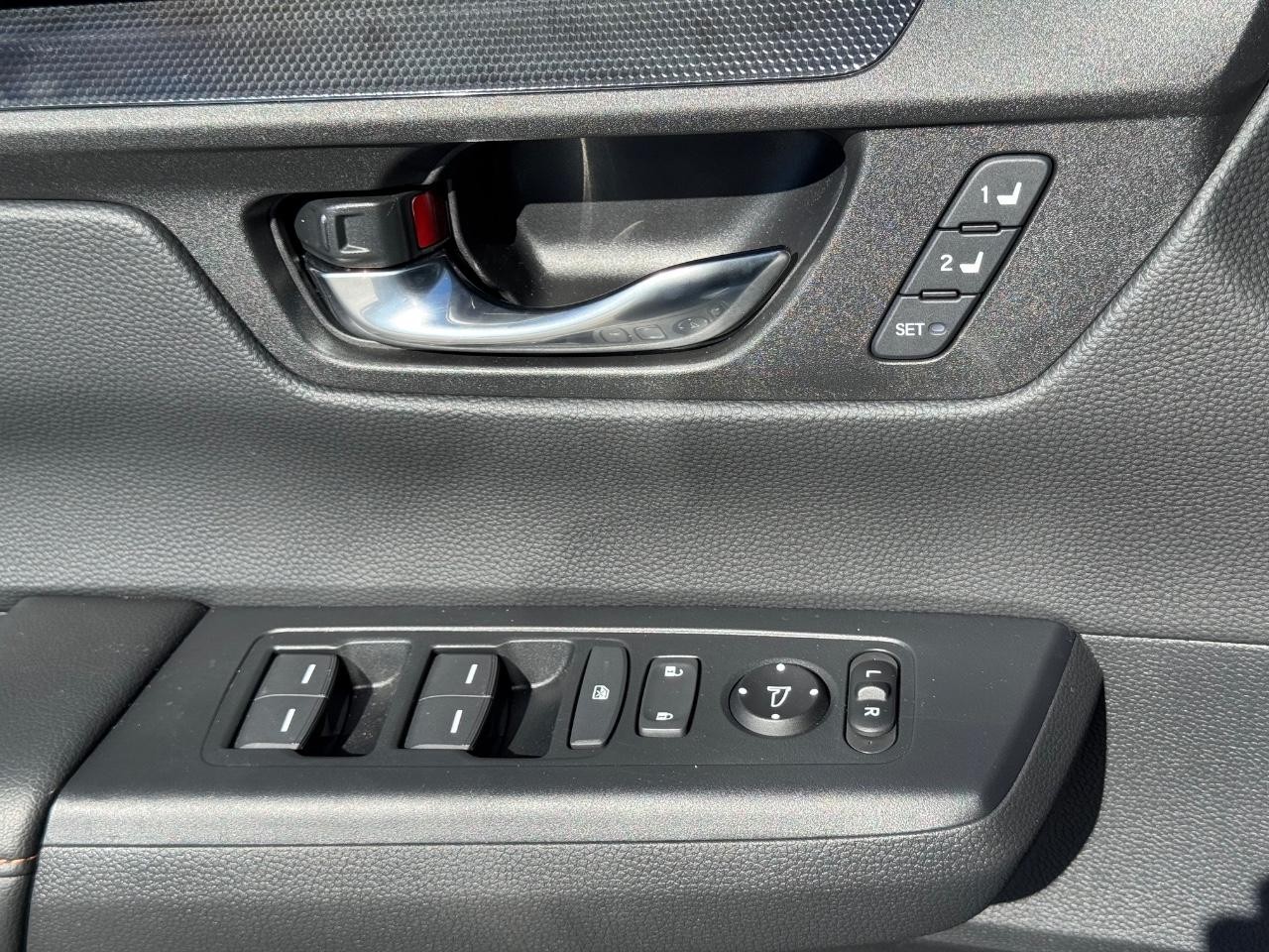 Honda CR-V Hybrid Vehicle Full-screen Gallery Image 25