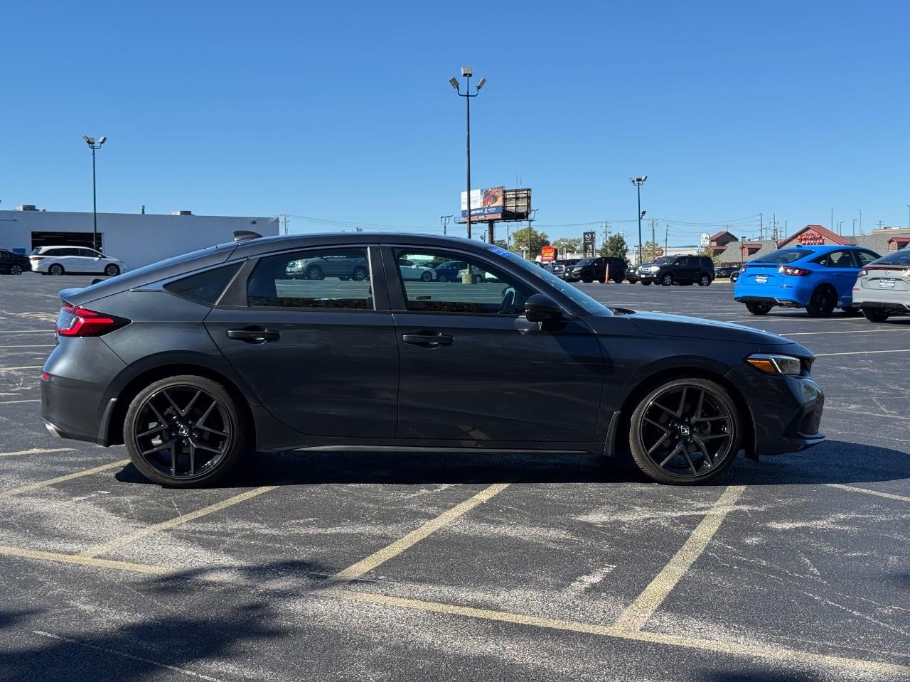 Honda Civic Hatchback Vehicle Full-screen Gallery Image 02