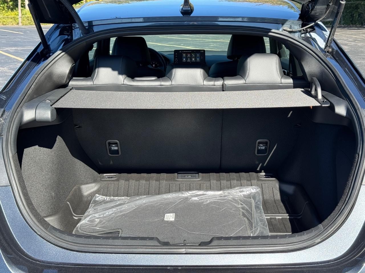 Honda Civic Hatchback Vehicle Full-screen Gallery Image 04