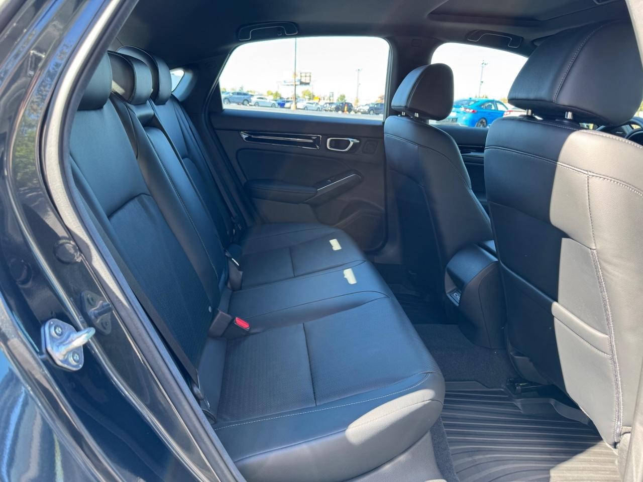 Honda Civic Hatchback Vehicle Full-screen Gallery Image 10