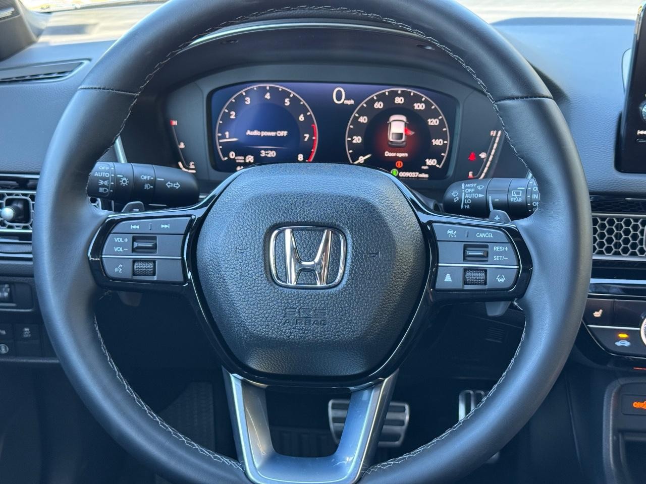 Honda Civic Hatchback Vehicle Full-screen Gallery Image 12