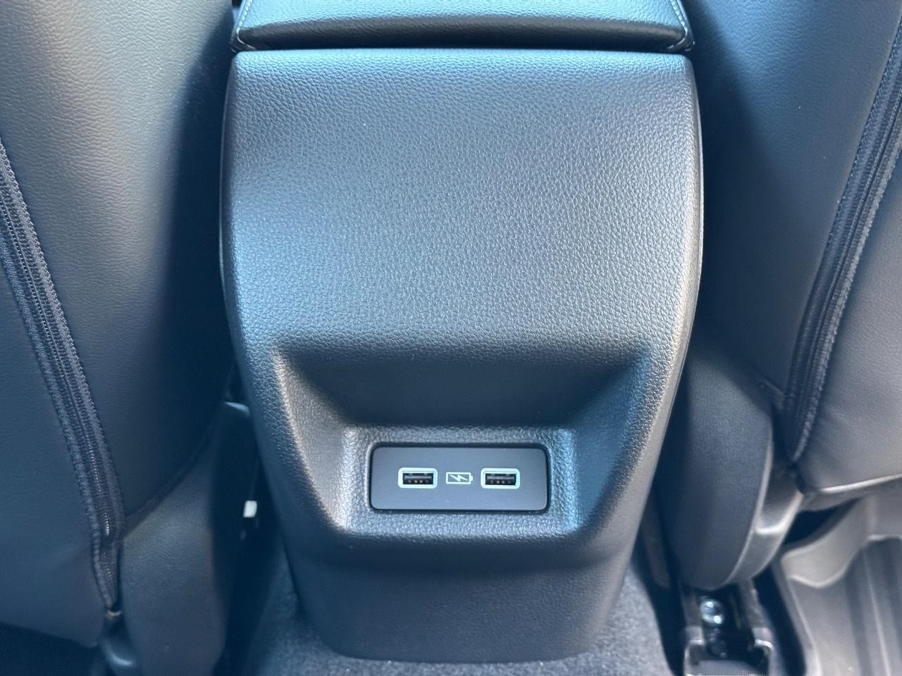 Honda Civic Hatchback Vehicle Full-screen Gallery Image 17