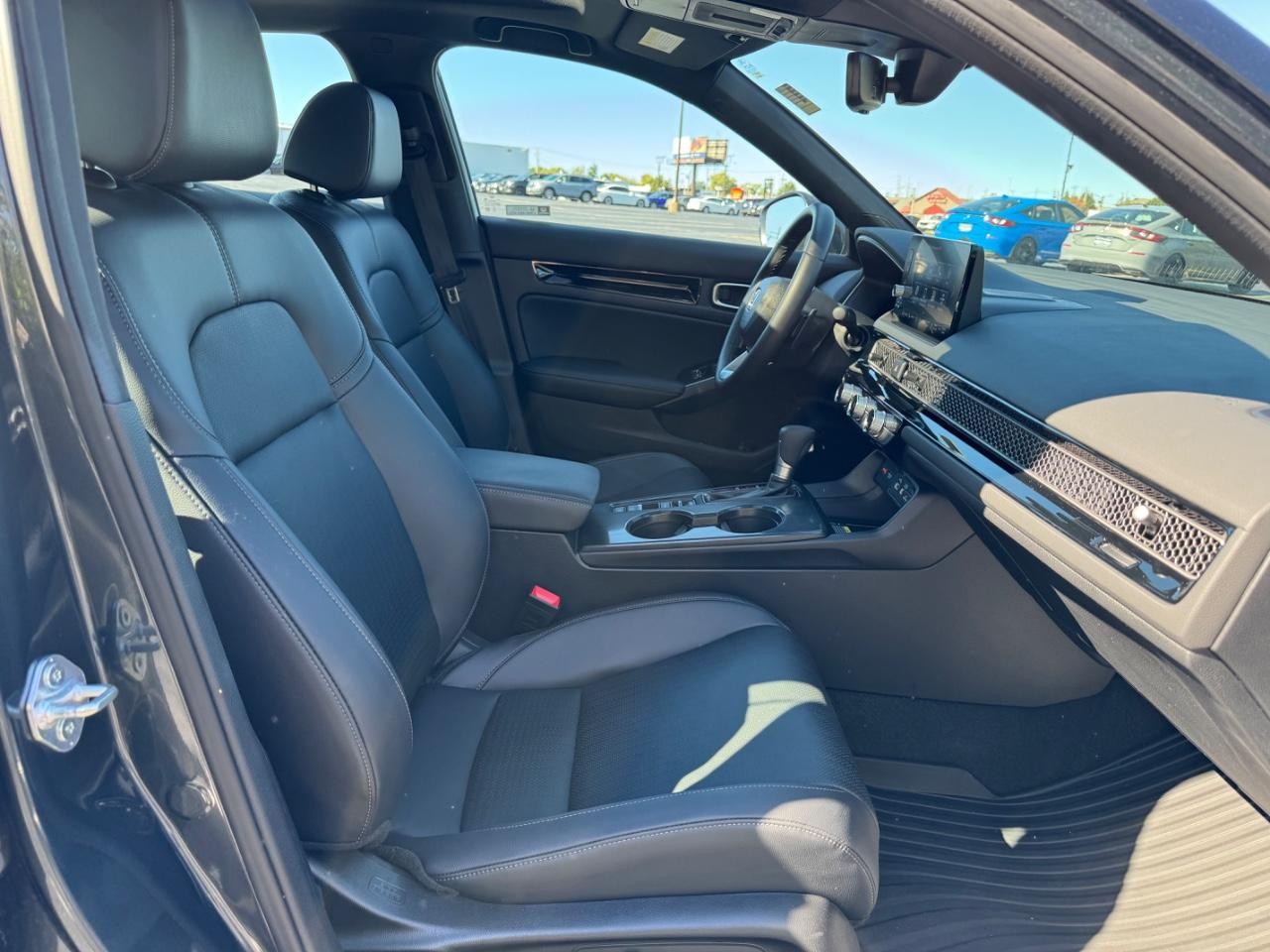 Honda Civic Hatchback Vehicle Full-screen Gallery Image 18