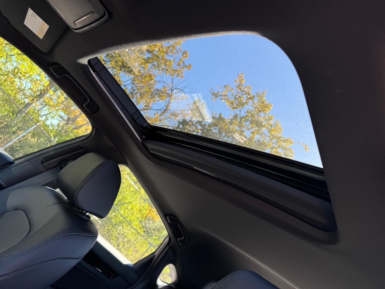 Honda Civic Hatchback Vehicle Full-screen Gallery Image 20