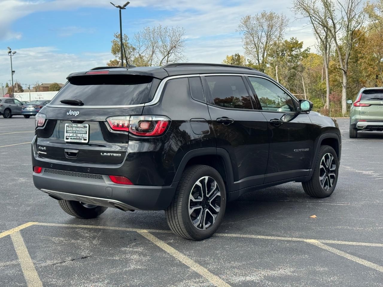Jeep Compass Vehicle Full-screen Gallery Image 03