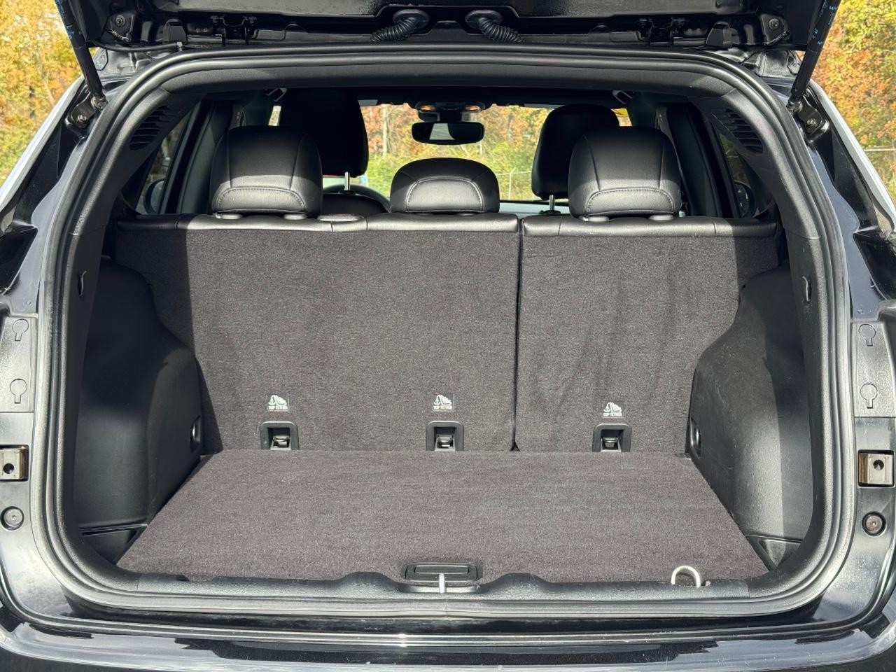 Jeep Compass Vehicle Full-screen Gallery Image 04