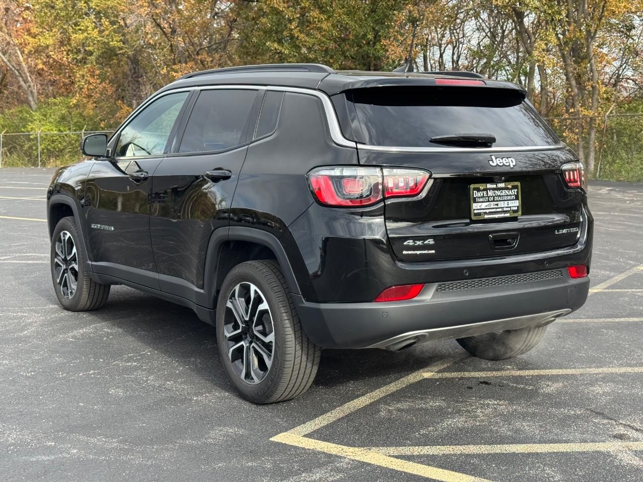 Jeep Compass Vehicle Full-screen Gallery Image 06