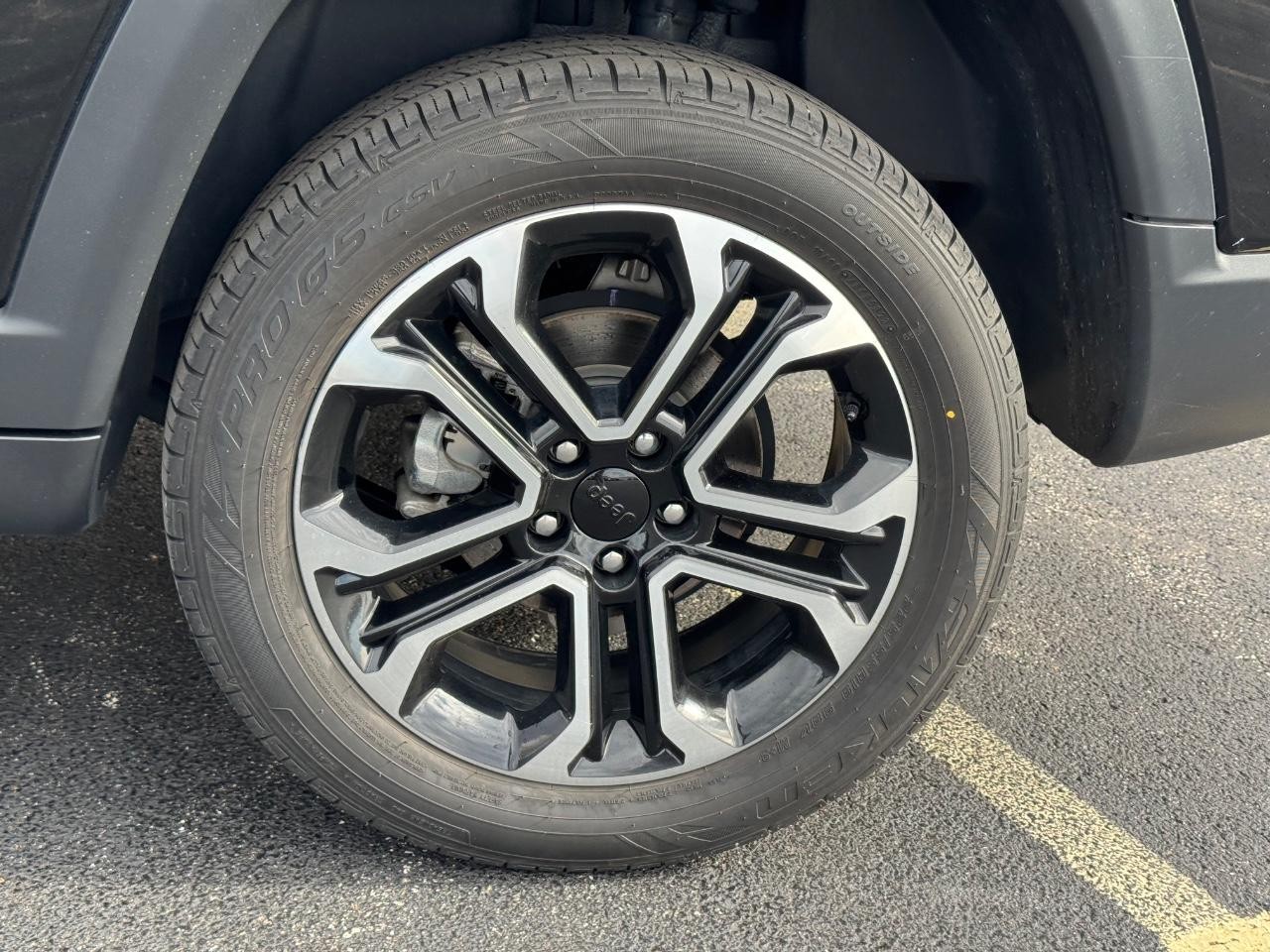 Jeep Compass Vehicle Full-screen Gallery Image 07