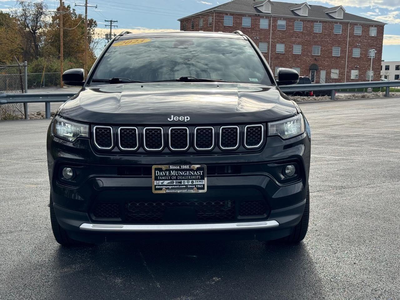 Jeep Compass Vehicle Full-screen Gallery Image 09
