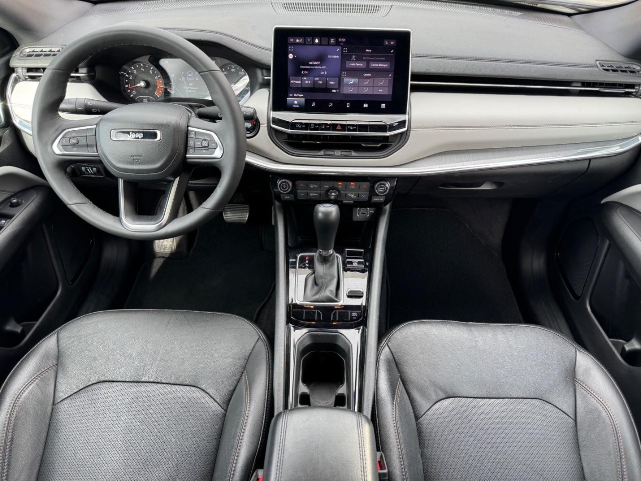 Jeep Compass Vehicle Full-screen Gallery Image 11