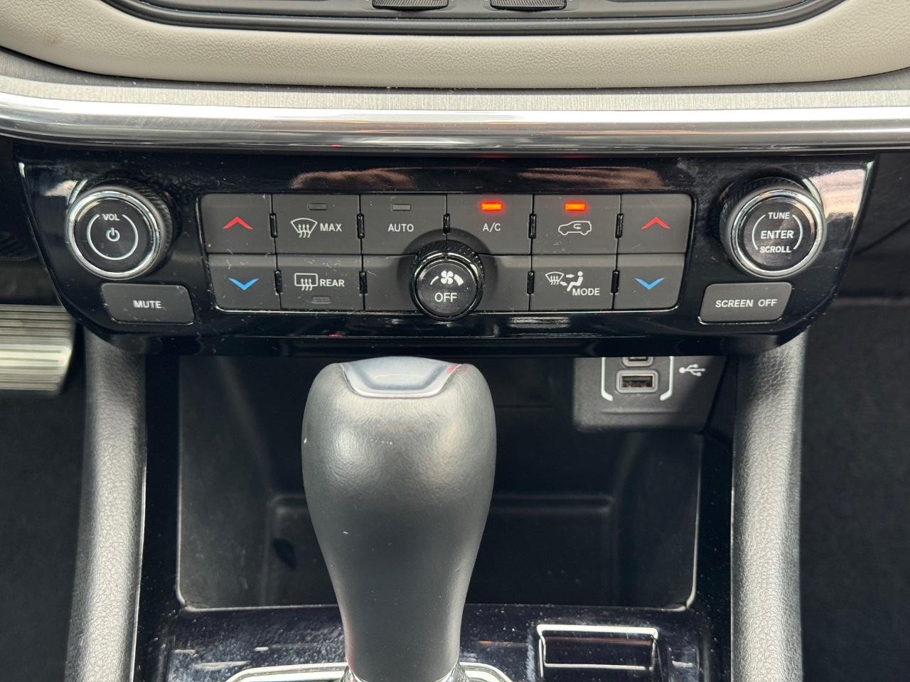 Jeep Compass Vehicle Full-screen Gallery Image 14