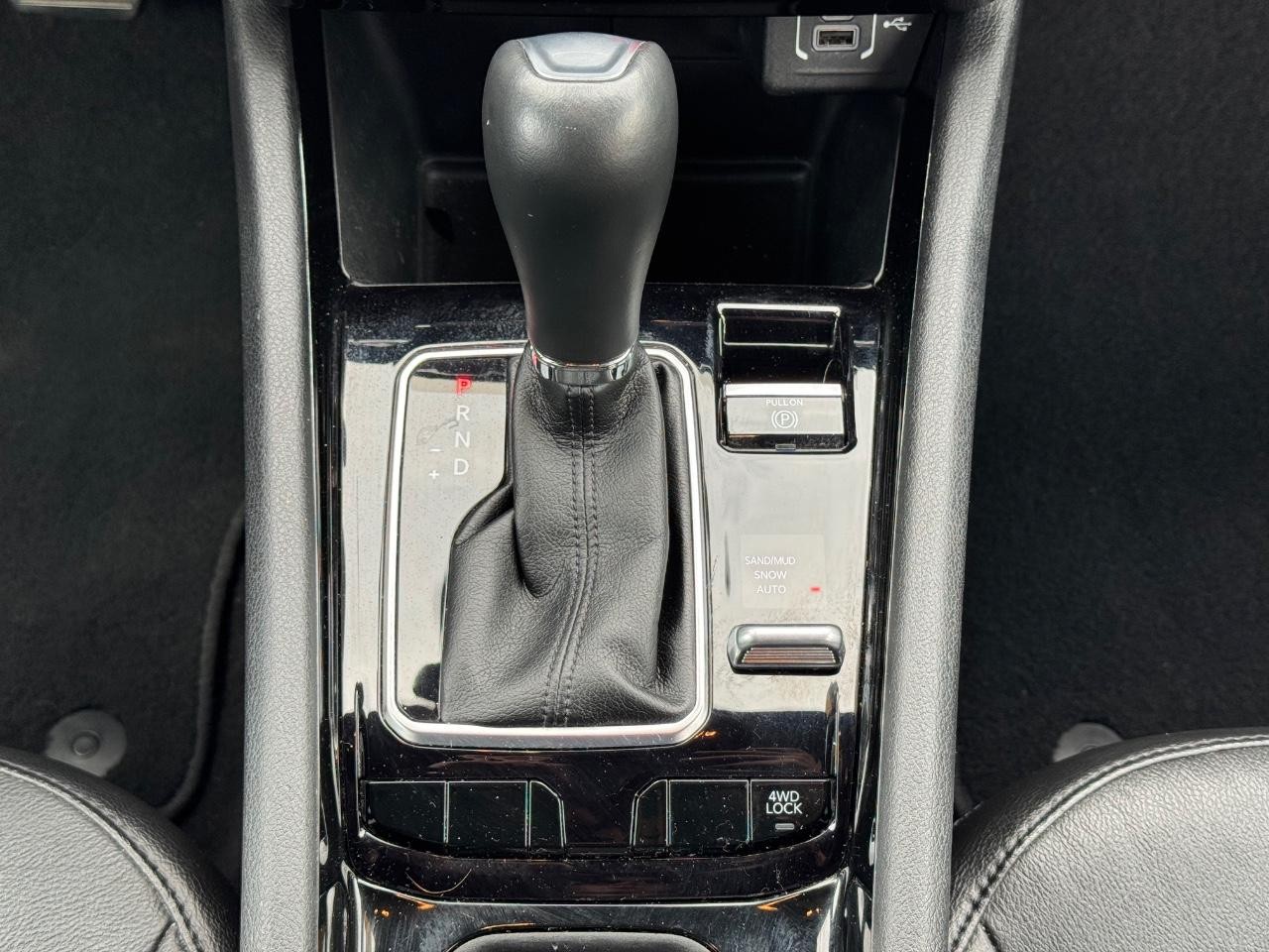 Jeep Compass Vehicle Full-screen Gallery Image 15