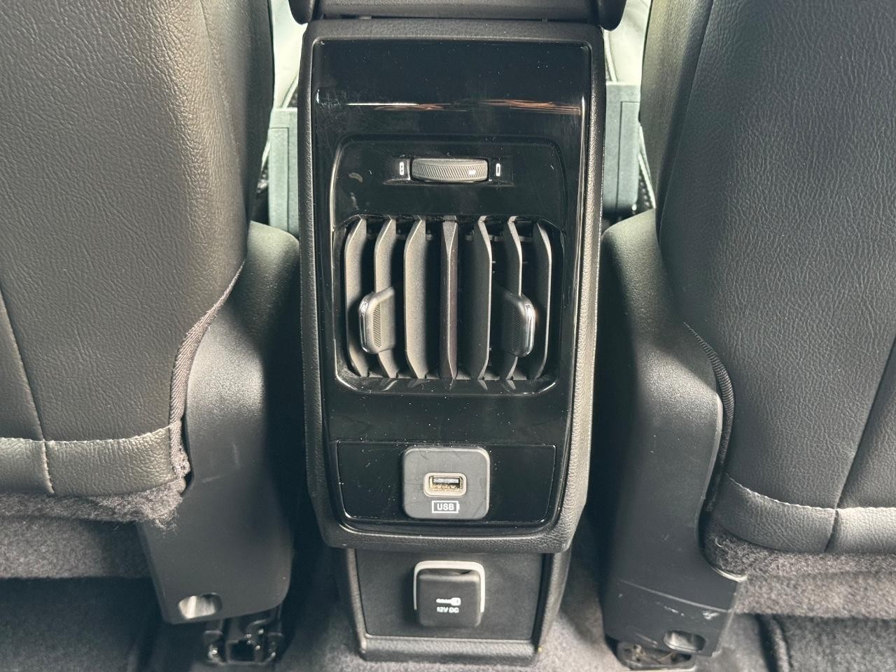 Jeep Compass Vehicle Full-screen Gallery Image 16