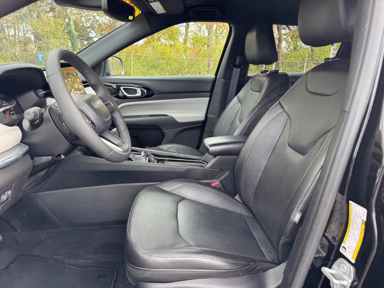 Jeep Compass Vehicle Full-screen Gallery Image 18