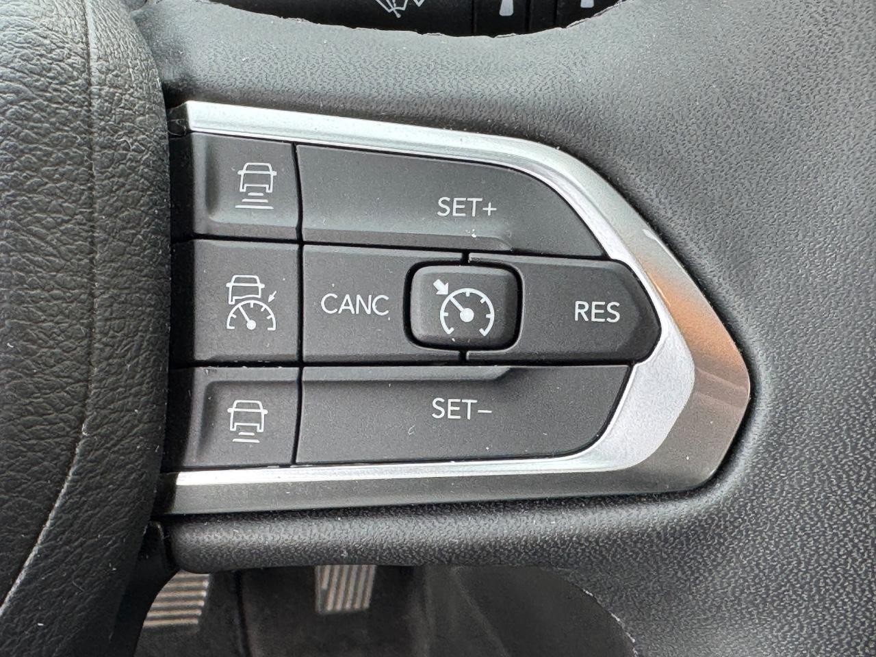 Jeep Compass Vehicle Full-screen Gallery Image 21