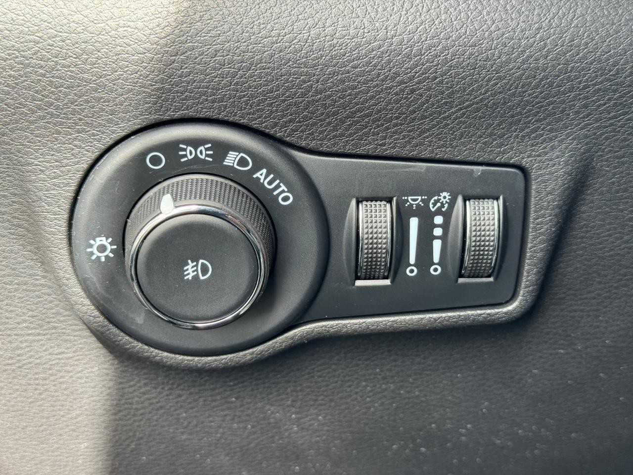 Jeep Compass Vehicle Full-screen Gallery Image 22