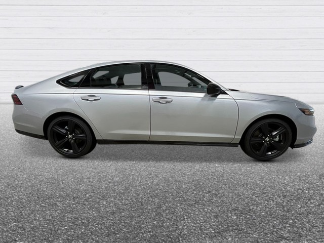 Honda Accord Hybrid Vehicle Full-screen Gallery Image 08