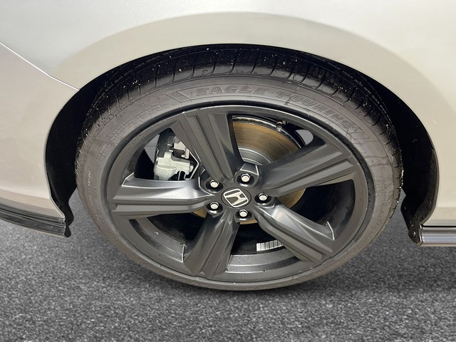 Honda Accord Hybrid Vehicle Full-screen Gallery Image 11