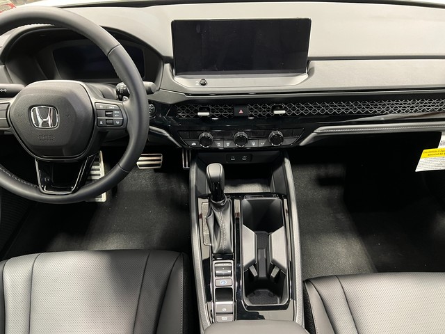 Honda Accord Hybrid Vehicle Full-screen Gallery Image 17