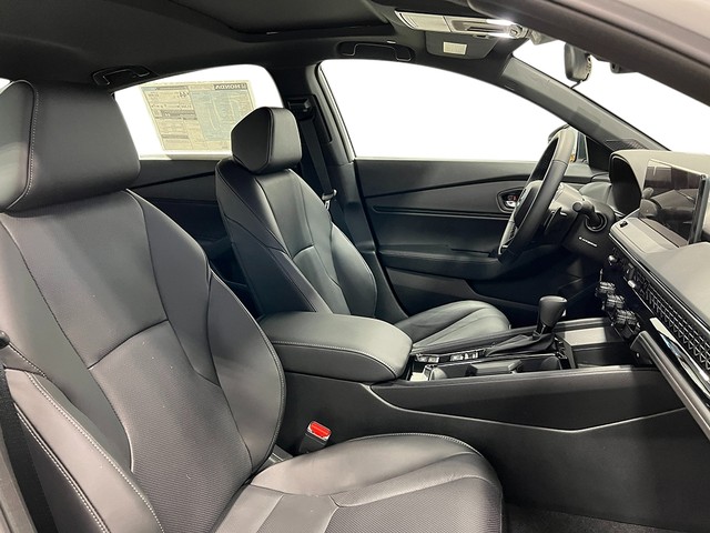 Honda Accord Hybrid Vehicle Full-screen Gallery Image 29