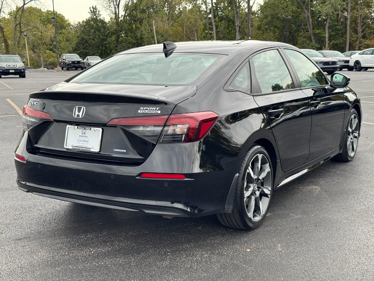 Honda Civic Sedan Hybrid Vehicle Full-screen Gallery Image 03