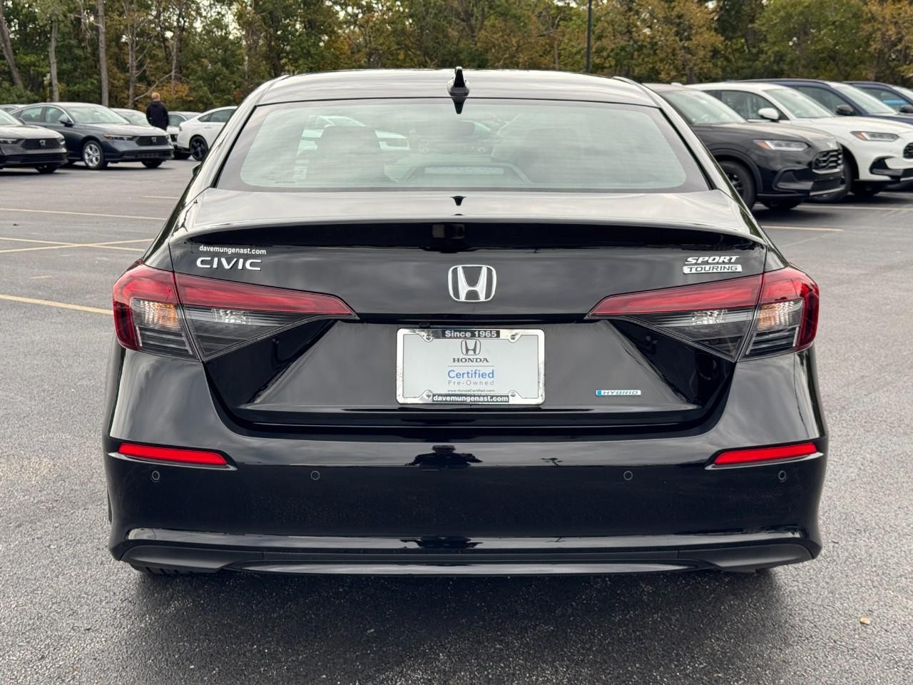 Honda Civic Sedan Hybrid Vehicle Full-screen Gallery Image 05