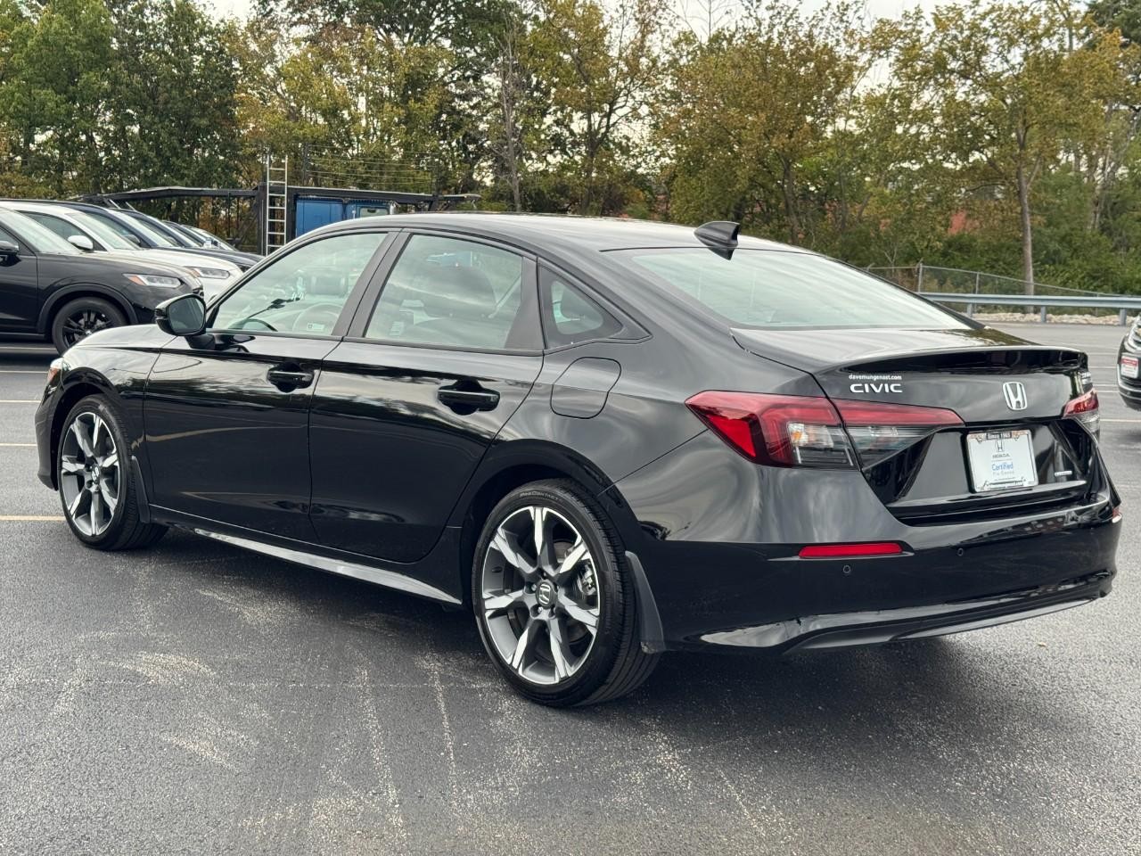 Honda Civic Sedan Hybrid Vehicle Full-screen Gallery Image 06