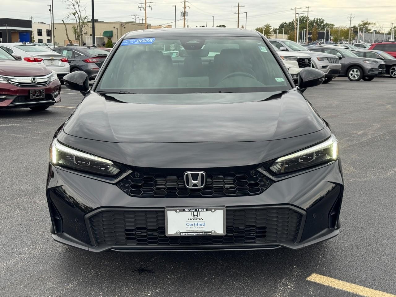 Honda Civic Sedan Hybrid Vehicle Full-screen Gallery Image 09