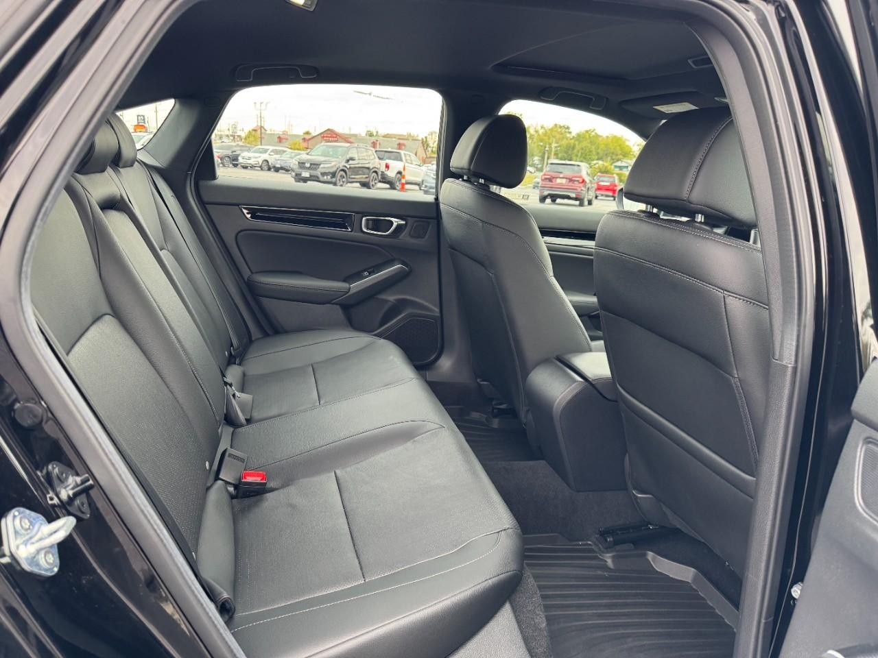 Honda Civic Sedan Hybrid Vehicle Full-screen Gallery Image 10