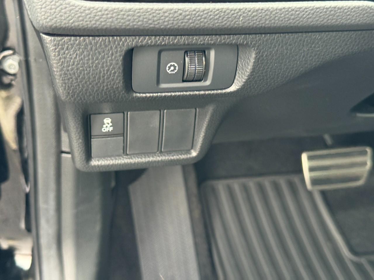 Honda Civic Sedan Hybrid Vehicle Full-screen Gallery Image 16