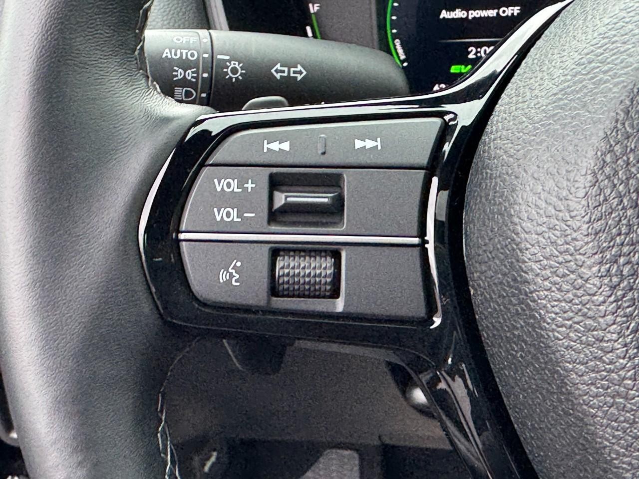 Honda Civic Sedan Hybrid Vehicle Full-screen Gallery Image 17