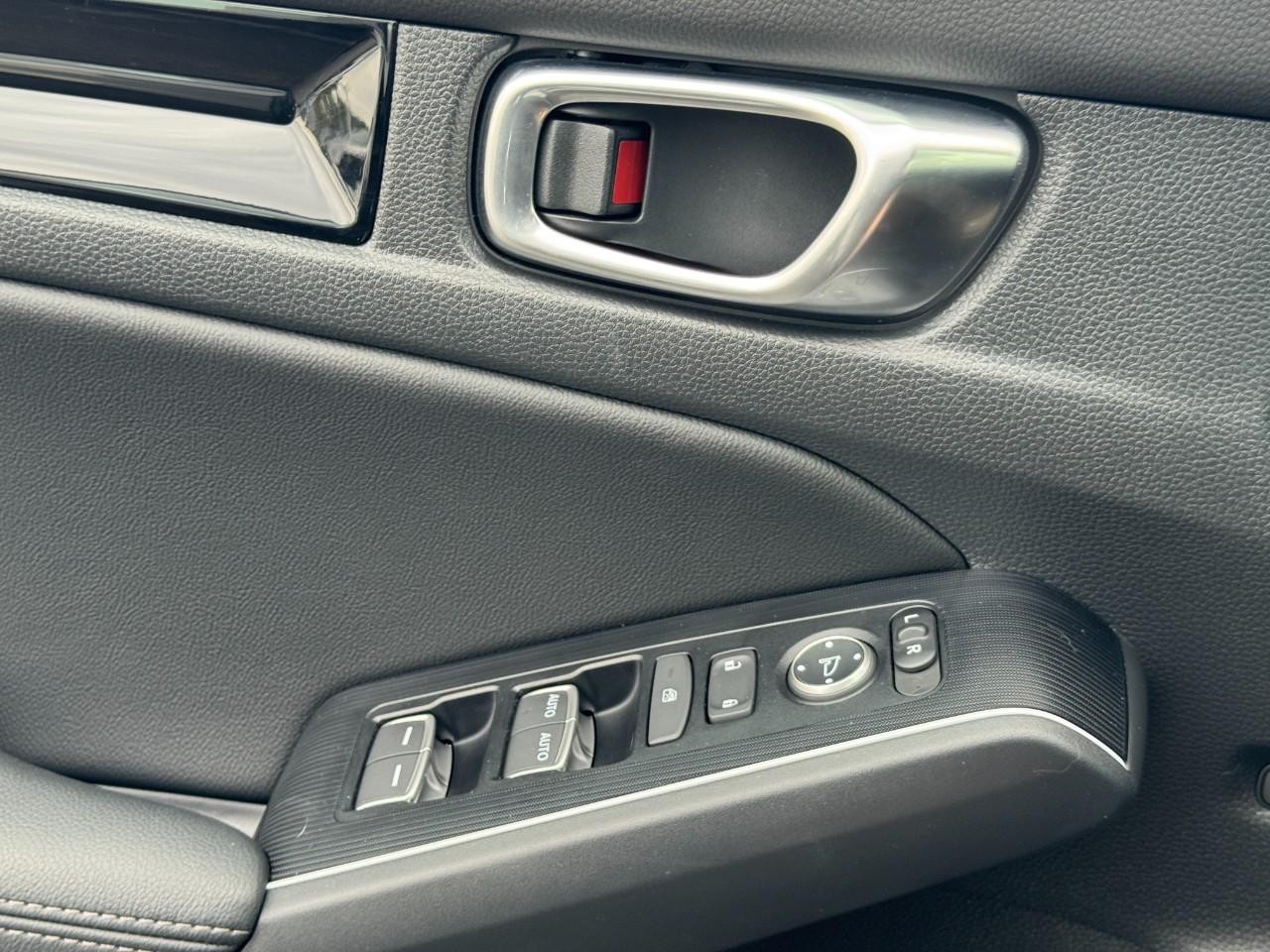 Honda Civic Sedan Hybrid Vehicle Full-screen Gallery Image 24