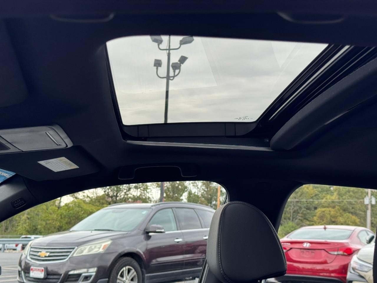 Honda Civic Sedan Hybrid Vehicle Full-screen Gallery Image 25