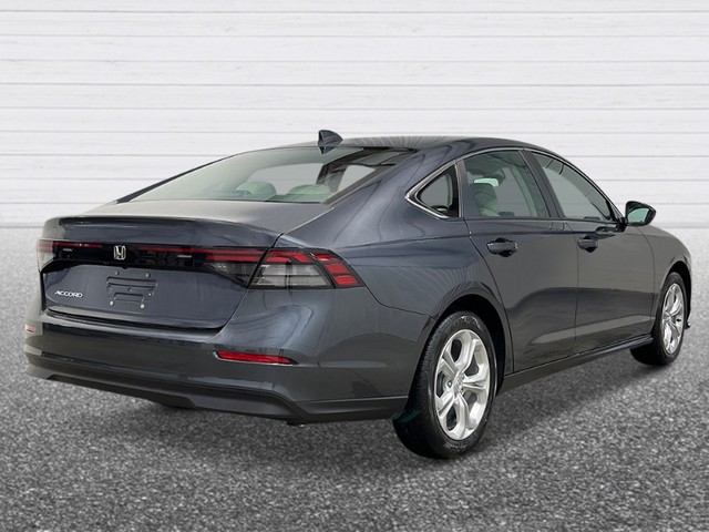 Honda Accord Sedan Vehicle Full-screen Gallery Image 06