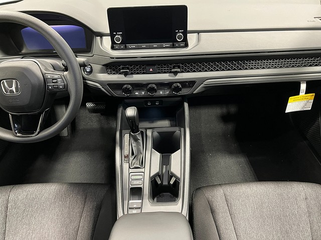 Honda Accord Sedan Vehicle Full-screen Gallery Image 16