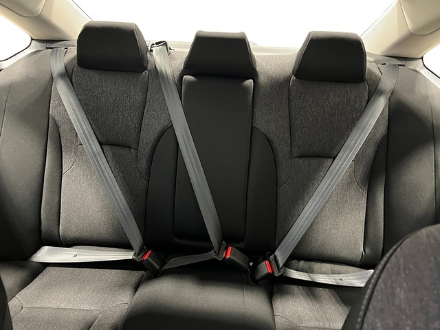 Honda Accord Sedan Vehicle Full-screen Gallery Image 26