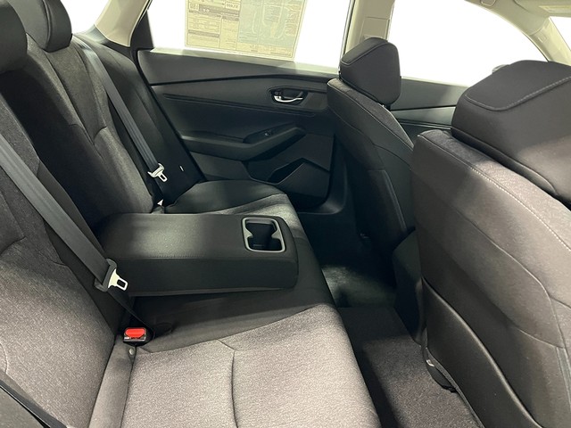 Honda Accord Sedan Vehicle Full-screen Gallery Image 28