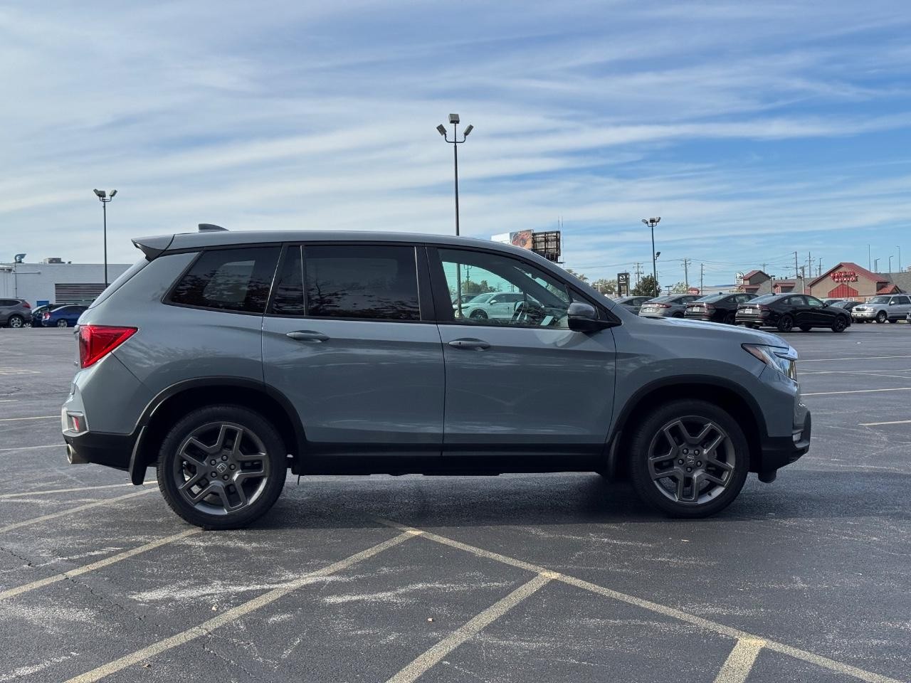 Honda Passport Vehicle Full-screen Gallery Image 02