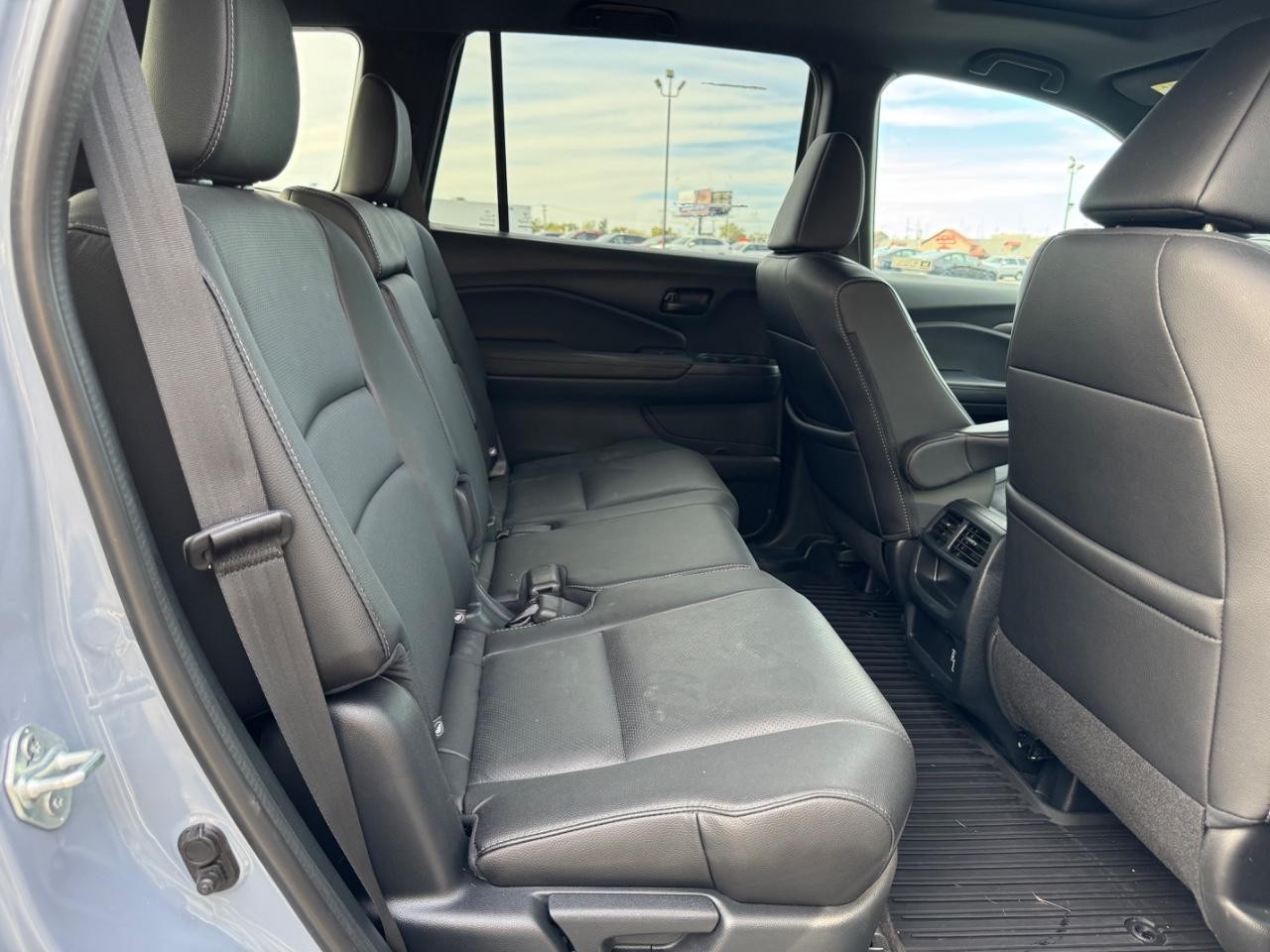 Honda Passport Vehicle Full-screen Gallery Image 10