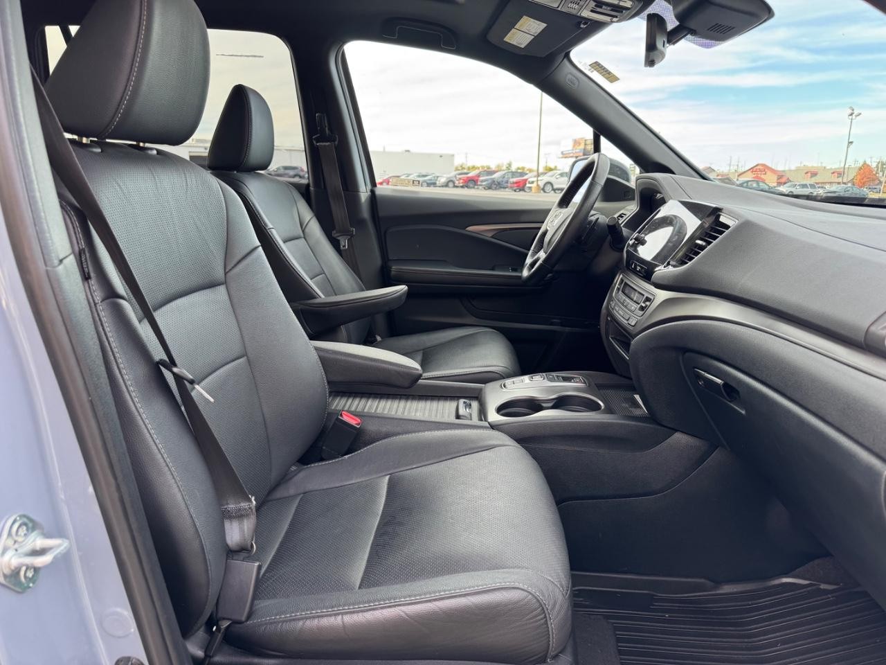 Honda Passport Vehicle Full-screen Gallery Image 17