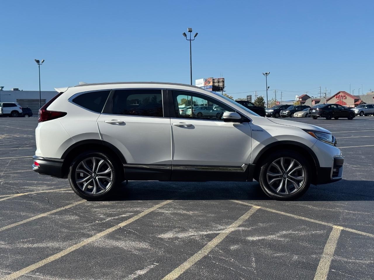 Honda CR-V Hybrid Vehicle Full-screen Gallery Image 02