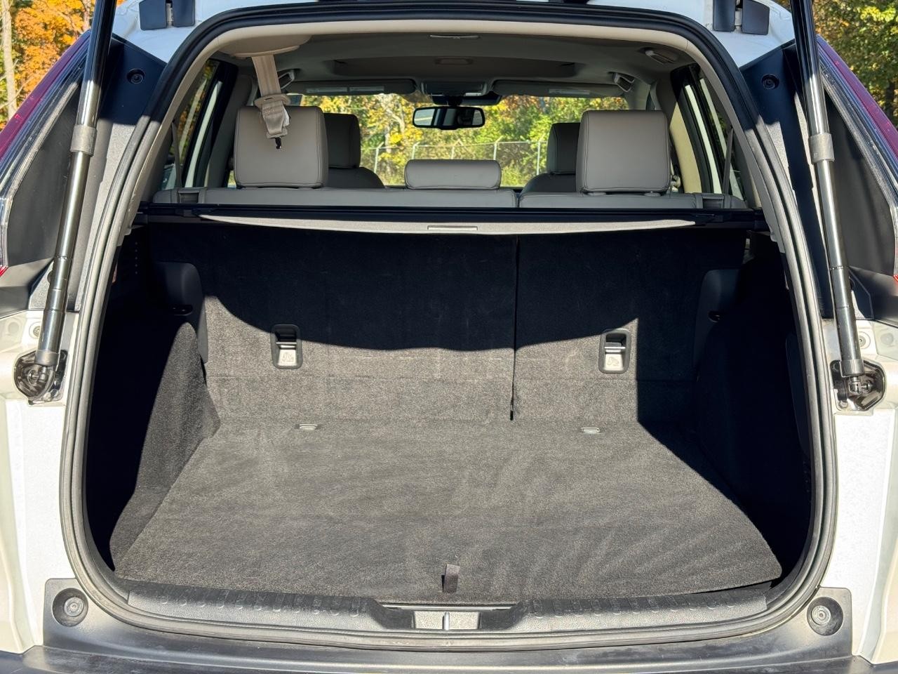 Honda CR-V Hybrid Vehicle Full-screen Gallery Image 04